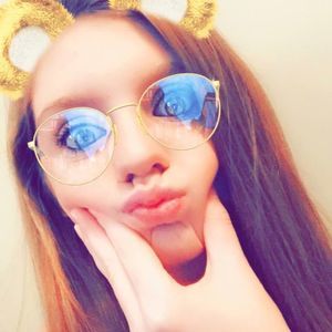 Meet your Posher, Olivia